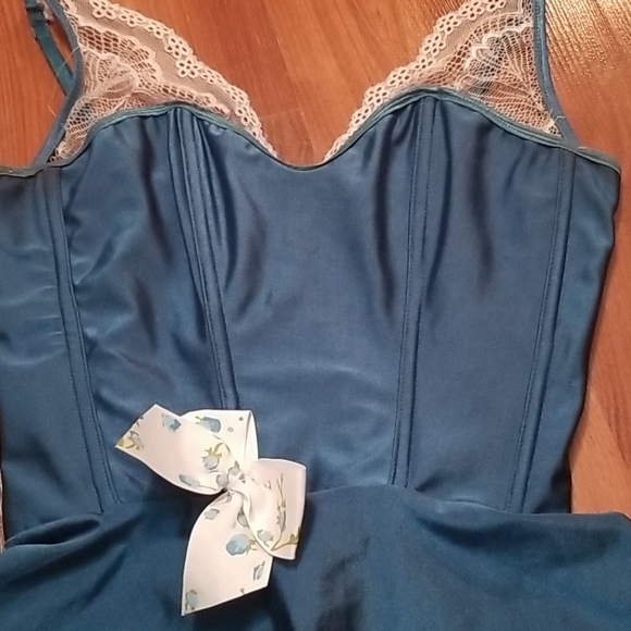 Sexy Peplum Bustier Tank Top - Picture 2 of 8